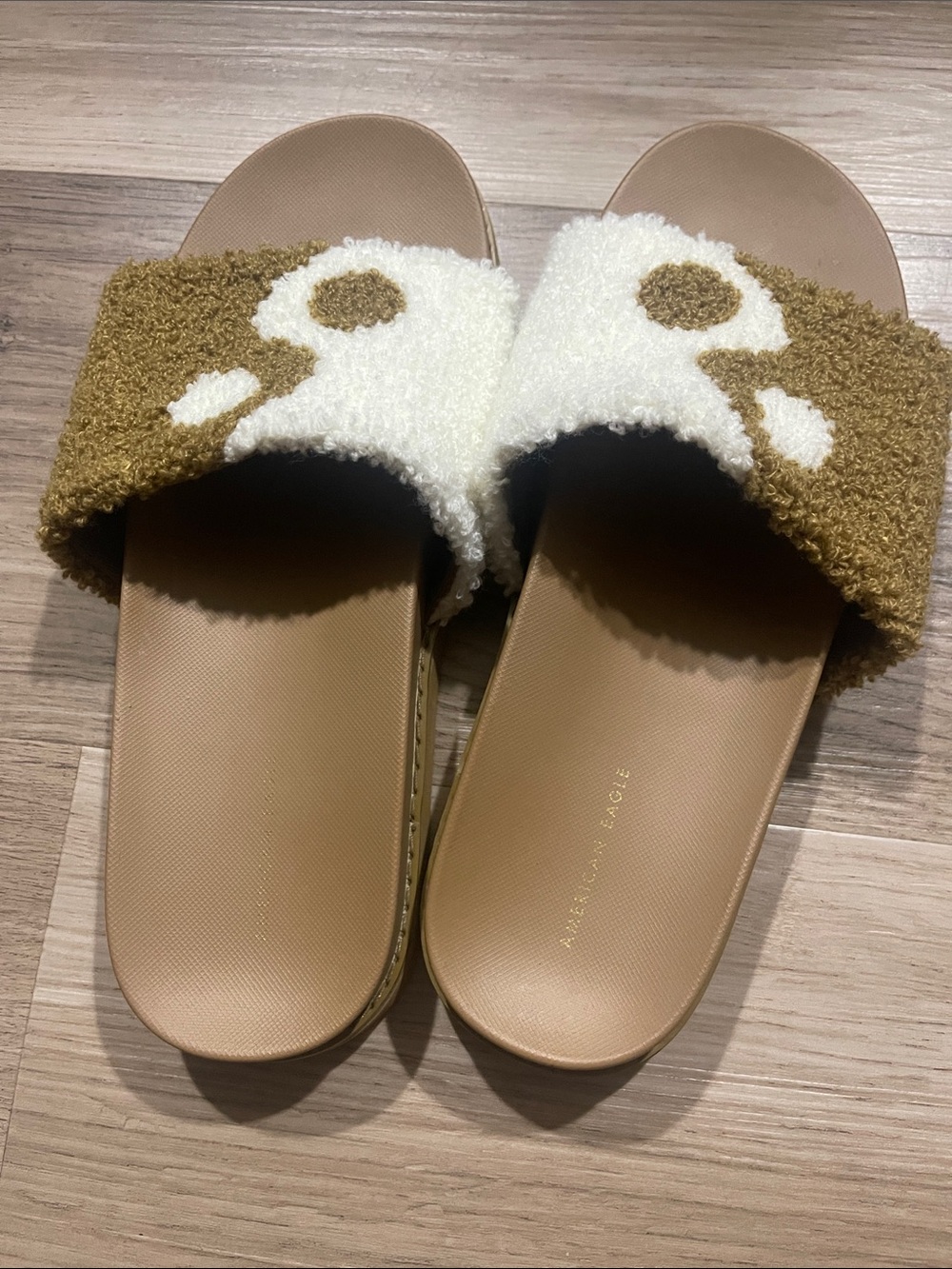 American Eagle Outfitters Tan and White Fuzzy Slide Sandals